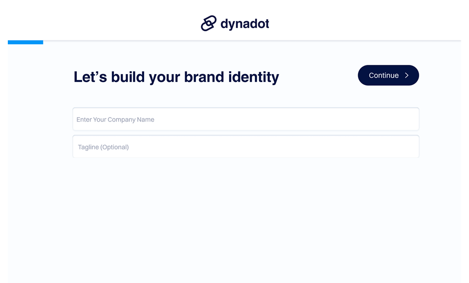 Dynadot Logo制作工具界面截图，提示用户“让我们打造您的品牌形象”，包含公司名称和可选标语输入框，顶部有“继续”按钮。